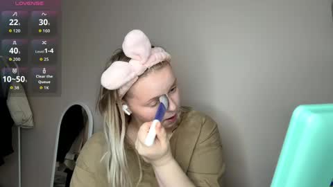 Hello everyone Im Lora Its my first day Were going to have fun together online show from March 27, 2026, 5:35 am