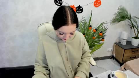 Snapshot of lesley_wins chatting on October 12, 2025, 4:00 am Lesley online show from October 12, 2025, 4:00 am