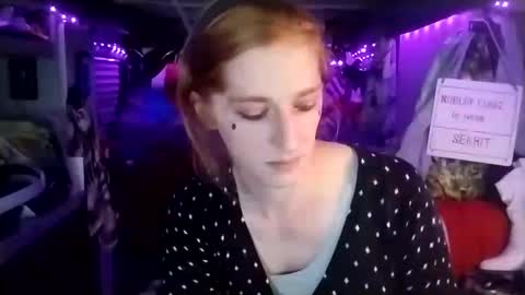 Snapshot of lesleygumgrass chatting on February 18, 2025, 1:21 am LesleyGumGrass- The Boring Trans girl online show from February 18, 2025, 1:21 am