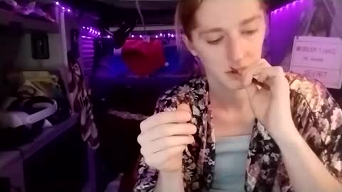 Snapshot of lesleygumgrass chatting on February 18, 2025, 7:32 am LesleyGumGrass- The Boring Trans girl online show from February 18, 2025, 7:32 am