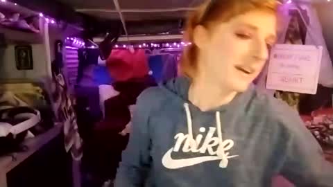 Snapshot of lesleygumgrass chatting on February 19, 2025, 3:50 am LesleyGumGrass- The Boring Trans girl online show from February 19, 2025, 3:50 am