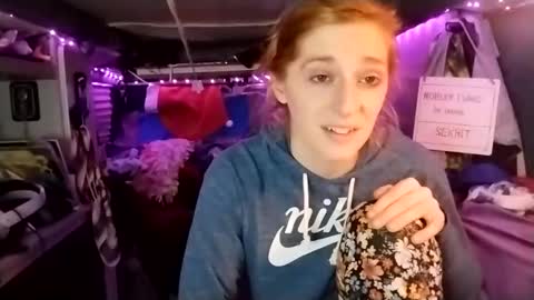 Snapshot of lesleygumgrass chatting on February 20, 2025, 2:40 am LesleyGumGrass- The Boring Trans girl online show from February 20, 2025, 2:40 am