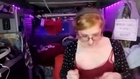 Snapshot of lesleygumgrass chatting on February 22, 2025, 12:05 am LesleyGumGrass- The Boring Trans girl online show from February 22, 2025, 12:05 am