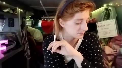 Snapshot of lesleygumgrass chatting on February 25, 2025, 4:10 pm LesleyGumGrass- The Boring Trans girl online show from February 25, 2025, 4:10 pm