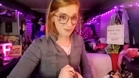 Snapshot of lesleygumgrass chatting on February 27, 2025, 5:24 am LesleyGumGrass- The Boring Trans girl online show from February 27, 2025, 5:24 am