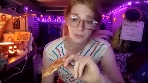 Snapshot of lesleygumgrass chatting on September 9, 2025, 6:24 am LesleyGumGrass- The Boring Trans girl online show from September 9, 2025, 6:24 am