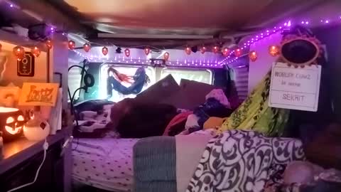 Snapshot of lesleygumgrass chatting on September 10, 2025, 6:41 pm LesleyGumGrass- The Boring Trans girl online show from September 10, 2025, 6:41 pm