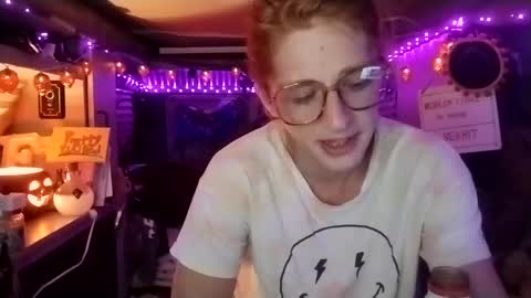 Snapshot of lesleygumgrass chatting on September 14, 2025, 2:54 am LesleyGumGrass- The Boring Trans girl online show from September 14, 2025, 2:54 am