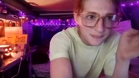 Snapshot of lesleygumgrass chatting on September 28, 2025, 1:55 am LesleyGumGrass- The Boring Trans girl online show from September 28, 2025, 1:55 am