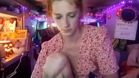 Snapshot of lesleygumgrass chatting on October 9, 2025, 2:37 pm LesleyGumGrass- The Boring Trans girl online show from October 9, 2025, 2:37 pm