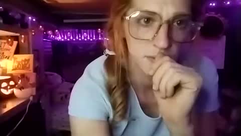 Snapshot of lesleygumgrass chatting on October 11, 2025, 5:17 am LesleyGumGrass- The Boring Trans girl online show from October 11, 2025, 5:17 am