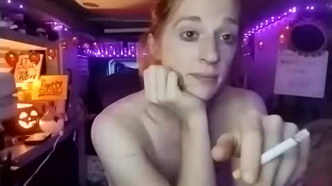 Snapshot of lesleygumgrass chatting on October 12, 2025, 10:09 pm LesleyGumGrass- The Boring Trans girl online show from October 12, 2025, 10:09 pm