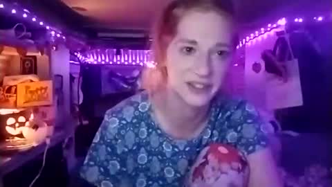 Snapshot of lesleygumgrass chatting on October 25, 2025, 7:05 am LesleyGumGrass- The Boring Trans girl online show from October 25, 2025, 7:05 am