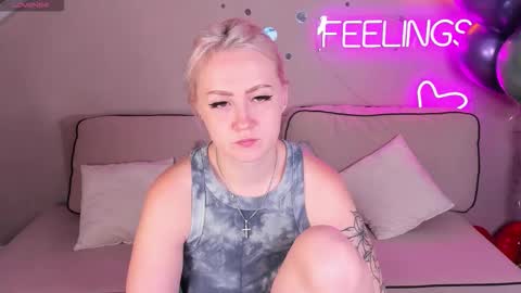 Snapshot of leslie_bell chatting on September 19, 2025, 1:51 am Joyce online show from September 19, 2025, 1:51 am