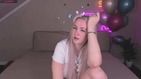 Snapshot of leslie_bell chatting on October 11, 2025, 2:15 pm Joyce online show from October 11, 2025, 2:15 pm