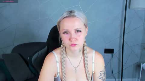 Snapshot of leslie_bell chatting on October 29, 2025, 2:25 am Joyce online show from October 29, 2025, 2:25 am