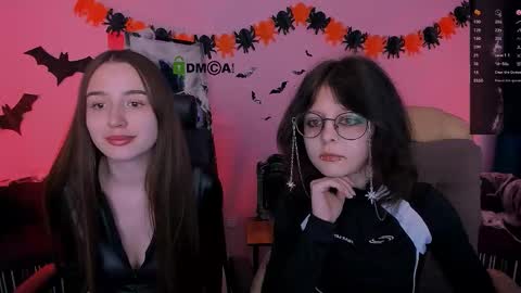 leslie_bird online show from October 23, 2025, 8:57 am