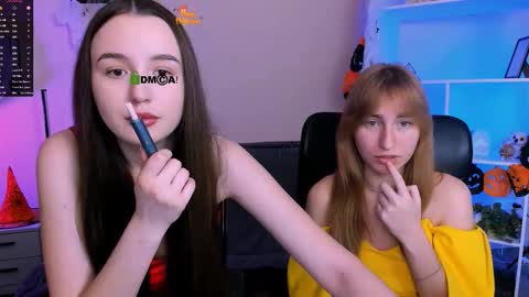 leslie_bird online show from November 4, 2025, 12:26 pm