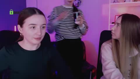 leslie_bird online show from April 23, 2026, 8:46 am