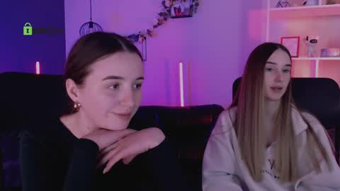 leslie_bird online show from April 23, 2026, 12:29 pm