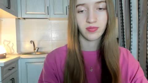 Snapshot of leslie_my_lovee chatting on November 18, 2025, 8:24 pm LESLIE online show from November 18, 2025, 8:24 pm