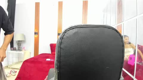 L E S L E Y  AND  D R A K O online show from March 6, 2025, 10:15 pm