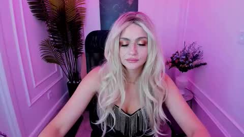 lesliemineg online show from September 10, 2025, 2:28 pm