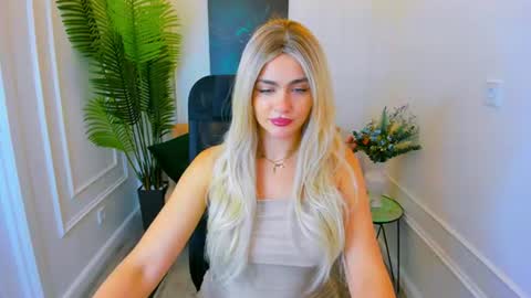 Snapshot of lesliemineg chatting on September 19, 2025, 7:47 pm lesliemineg online show from September 19, 2025, 7:47 pm