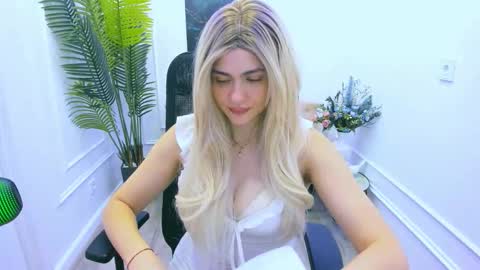 Snapshot of lesliemineg chatting on September 30, 2025, 11:48 am lesliemineg online show from September 30, 2025, 11:48 am