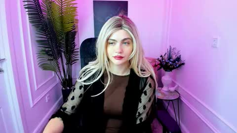 Snapshot of lesliemineg chatting on October 8, 2025, 11:19 am lesliemineg online show from October 8, 2025, 11:19 am