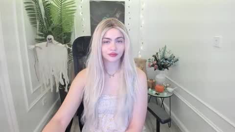 Snapshot of lesliemineg chatting on October 16, 2025, 11:22 am lesliemineg online show from October 16, 2025, 11:22 am