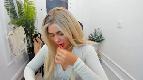 Snapshot of lesliemineg chatting on October 30, 2025, 7:58 pm lesliemineg online show from October 30, 2025, 7:58 pm