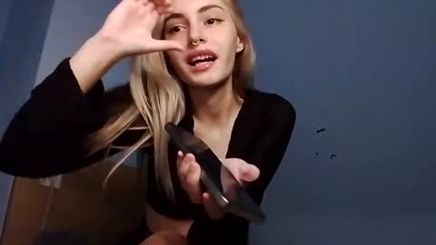 Snapshot of lesyawhite chatting on November 2, 2025, 6:54 pm lesyawhite online show from November 2, 2025, 6:54 pm