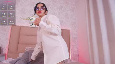 Leti White online show from December 22, 2025, 9:23 pm