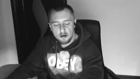 Snapshot of lev1ngston chatting on October 27, 2025, 10:47 pm lev1ngston online show from October 27, 2025, 10:47 pm