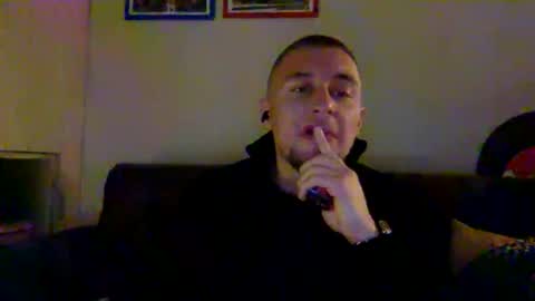 Snapshot of lev1ngston chatting on November 17, 2025, 6:14 pm lev1ngston online show from November 17, 2025, 6:14 pm
