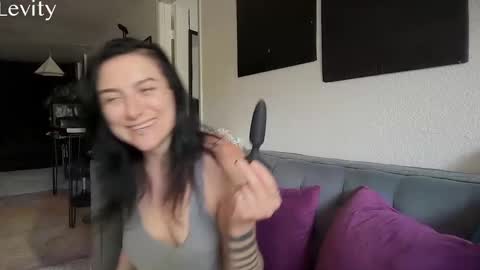 Snapshot of levity_opossum chatting on September 18, 2025, 8:00 pm Levity online show from September 18, 2025, 8:00 pm