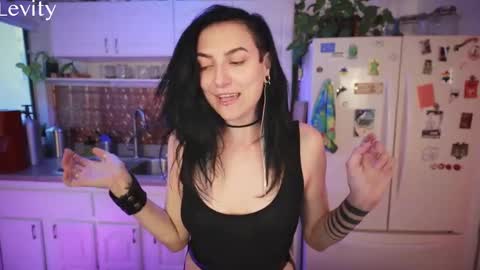 Snapshot of levity_opossum chatting on October 3, 2025, 1:13 am Levity online show from October 3, 2025, 1:13 am