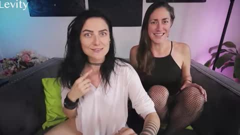 Snapshot of levity_opossum chatting on October 14, 2025, 8:20 pm Levity online show from October 14, 2025, 8:20 pm