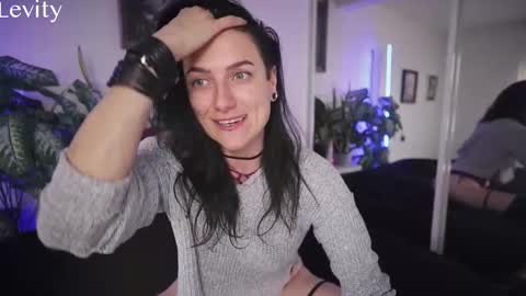 Snapshot of levity_opossum chatting on October 19, 2025, 9:04 pm Levity online show from October 19, 2025, 9:04 pm