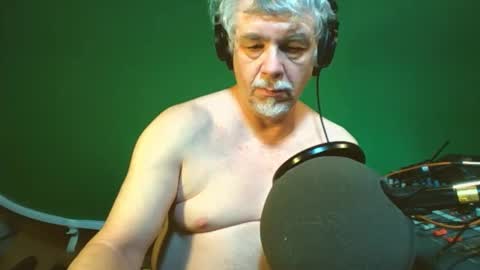 Lewis Richard Russell online show from February 6, 2026, 3:33 am