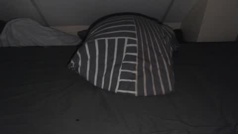 lewenzi online show from February 3, 2026, 2:53 am