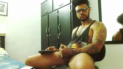 Snapshot of lewisstrong chatting on September 24, 2025, 6:33 pm Lewis Strong online show from September 24, 2025, 6:33 pm