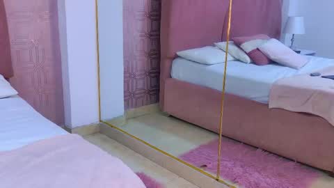 LexaDeRuso online show from May 6, 2026, 11:43 pm