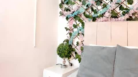 Snapshot of lexi_bloom chatting on October 30, 2025, 10:27 am Gabrielle online show from October 30, 2025, 10:27 am