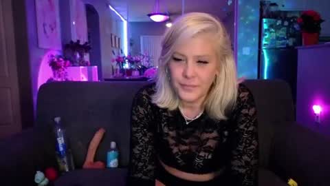 Lexi online show from June 17, 2026, 7:33 am