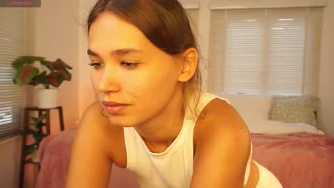 Lexi  online show from September 18, 2025, 3:52 am