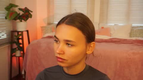 Lexi  online show from September 25, 2025, 5:00 am