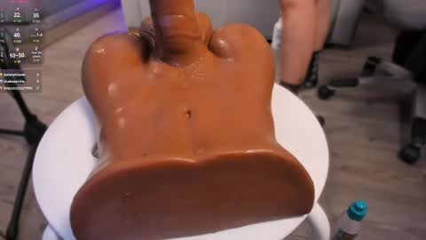 lexiee__ online show from April 23, 2026, 12:29 pm
