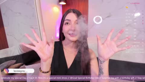 Snapshot of lexiee_grey_ chatting on December 5, 2024, 8:11 pm Lexie online show from December 5, 2024, 8:11 pm